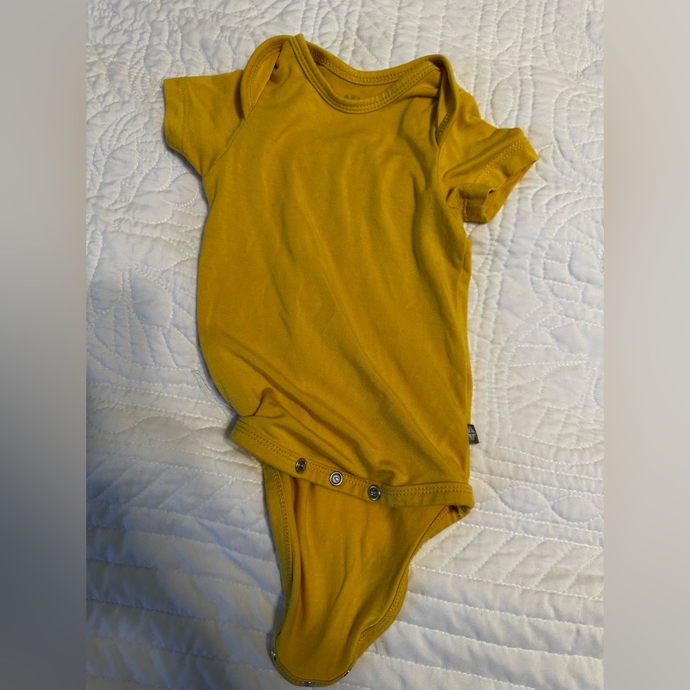 Kyte Baby butter bodysuit 0-3 months